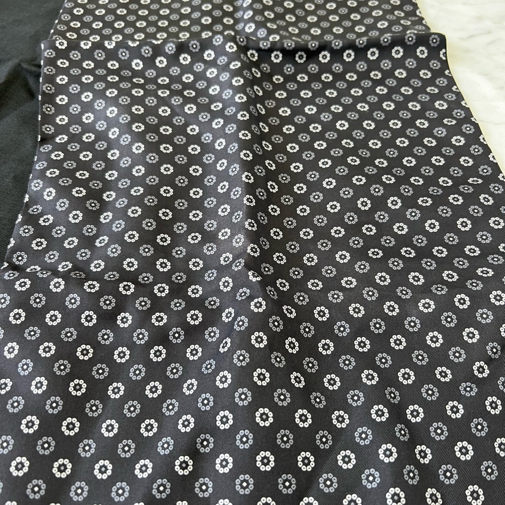 Saks Fifth Avenue 100% Wool Floral Patterned Black Scarf - Picture 2 of 11